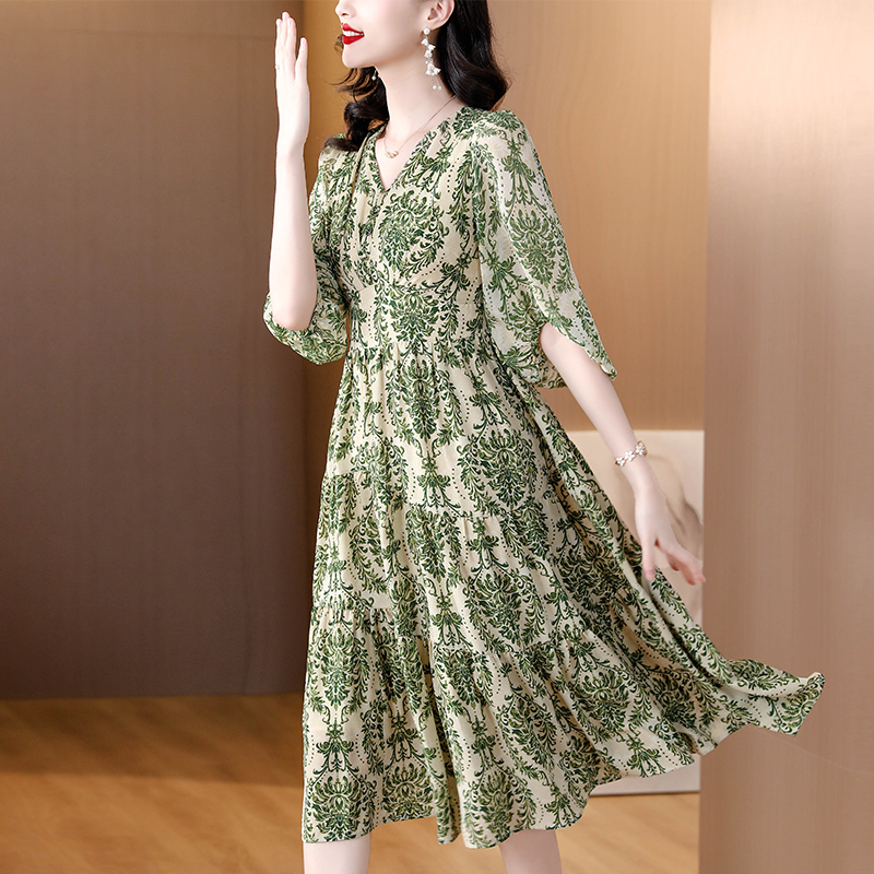 Elegant lantern sleeve V-neck elastic waist ladies dress