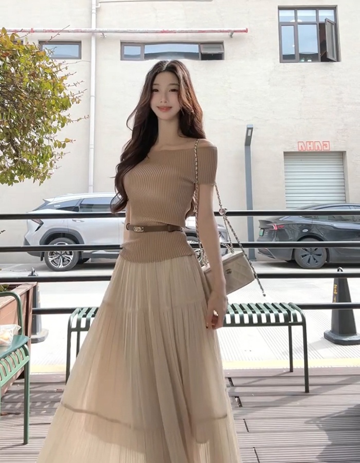 Fashion short knitted T-shirt A-line flat shoulder tops a set