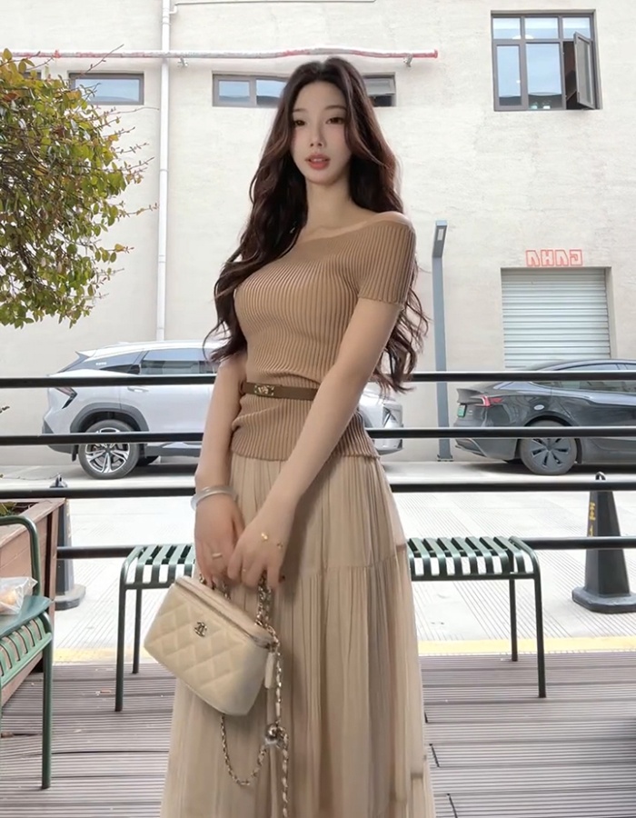 Fashion short knitted T-shirt A-line flat shoulder tops a set