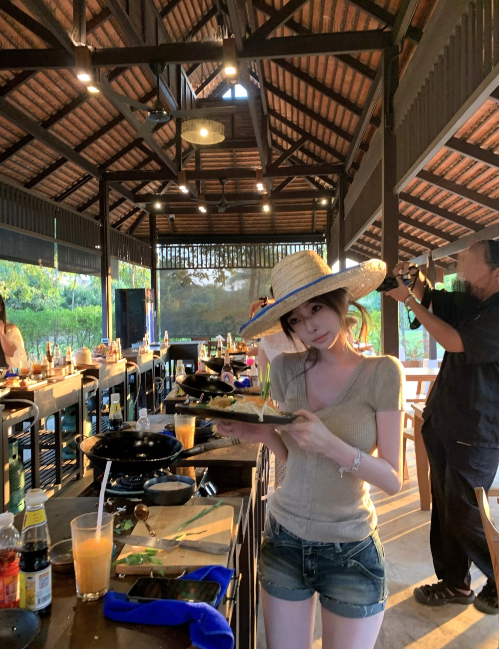 Enticement short sleeve hollow colors knitted slim T-shirt