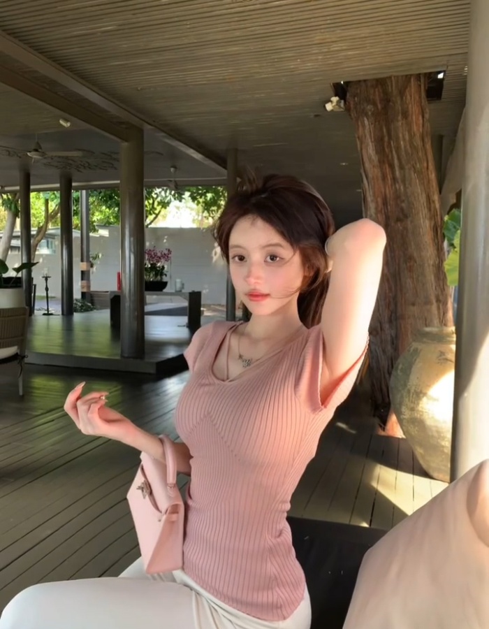 U-neck pink slim short sleeve inside the ride sweater