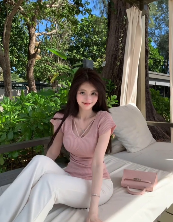 U-neck pink slim short sleeve inside the ride sweater