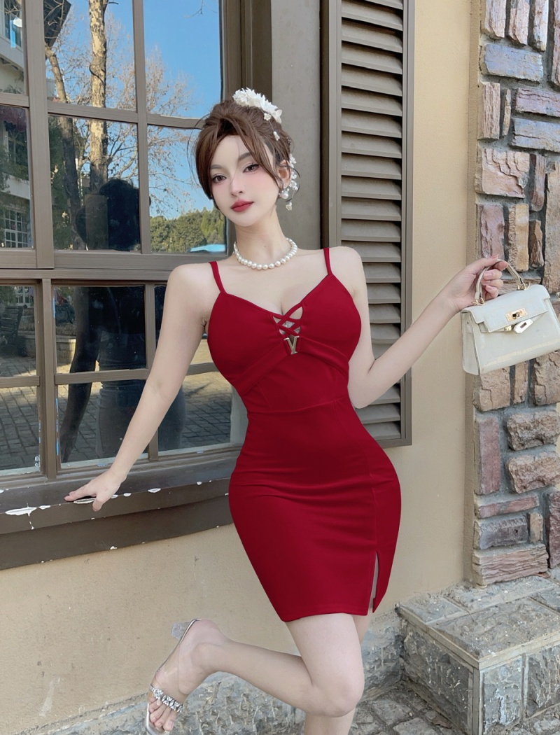 Short low-cut sling bottoming sexy package hip dress