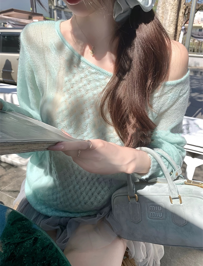 Unique sloping shoulder tops long sleeve sweater