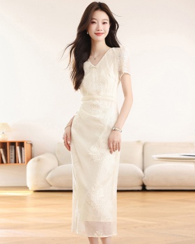White elegant cheongsam pearl buckle dress