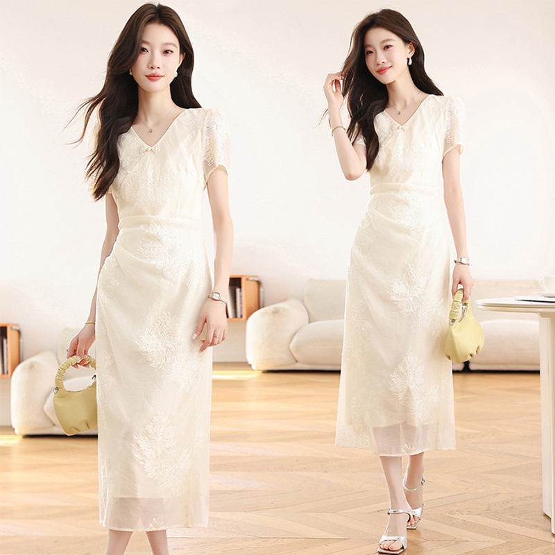 White elegant cheongsam pearl buckle dress