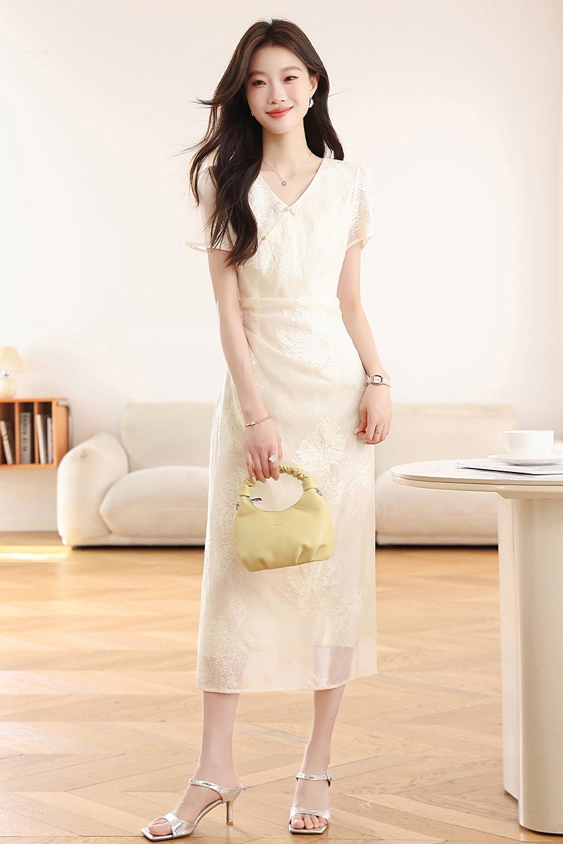 White elegant cheongsam pearl buckle dress