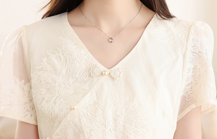 White elegant cheongsam pearl buckle dress