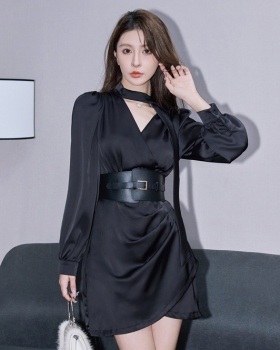 Queen streamer black silk shirt halter with belt dress