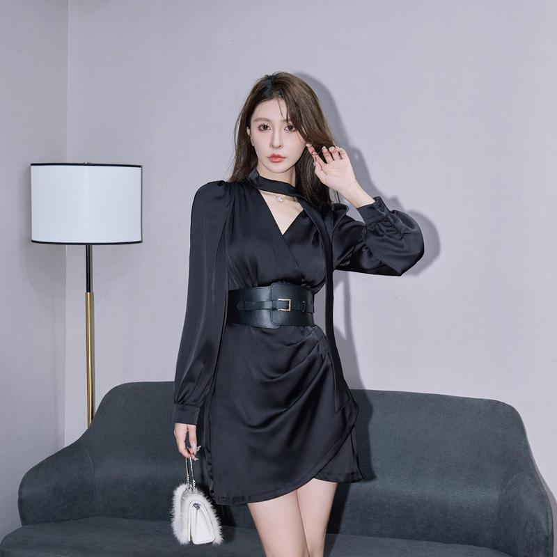 Queen streamer black silk shirt halter with belt dress