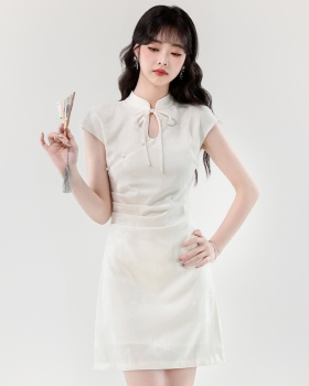 Small fellow cheongsam fashion dress for women