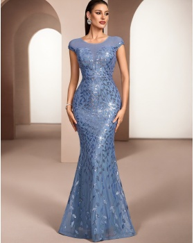 Embroidered elegant round neck gauze evening dress