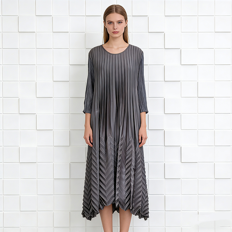 Loose fold light luxury large yard dress