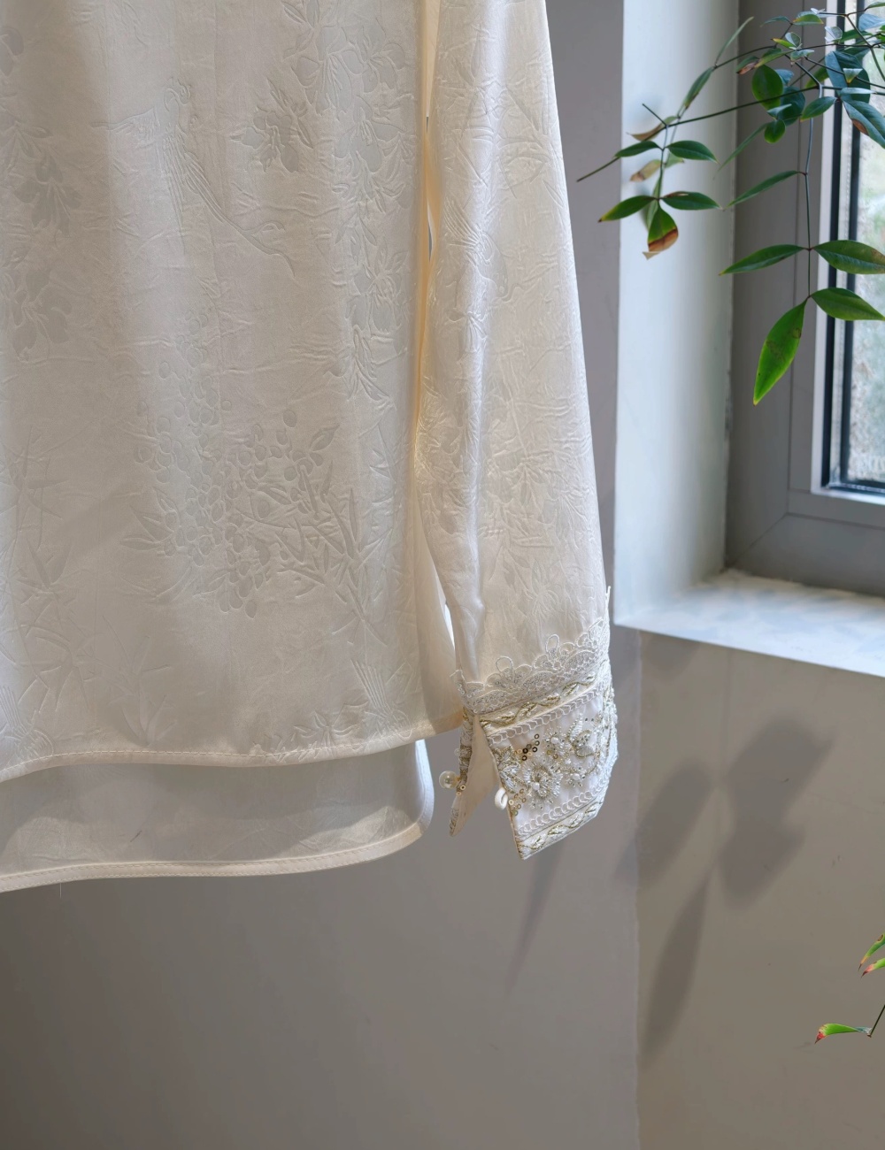 Long sleeve bottoming tops embroidery shirt for women