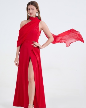 Sloping shoulder temperament dress halter split formal dress