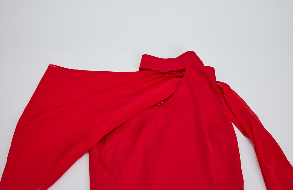 Sloping shoulder temperament dress halter split formal dress