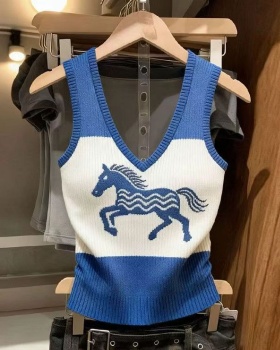 V-neck pattern sweater pony vest for women
