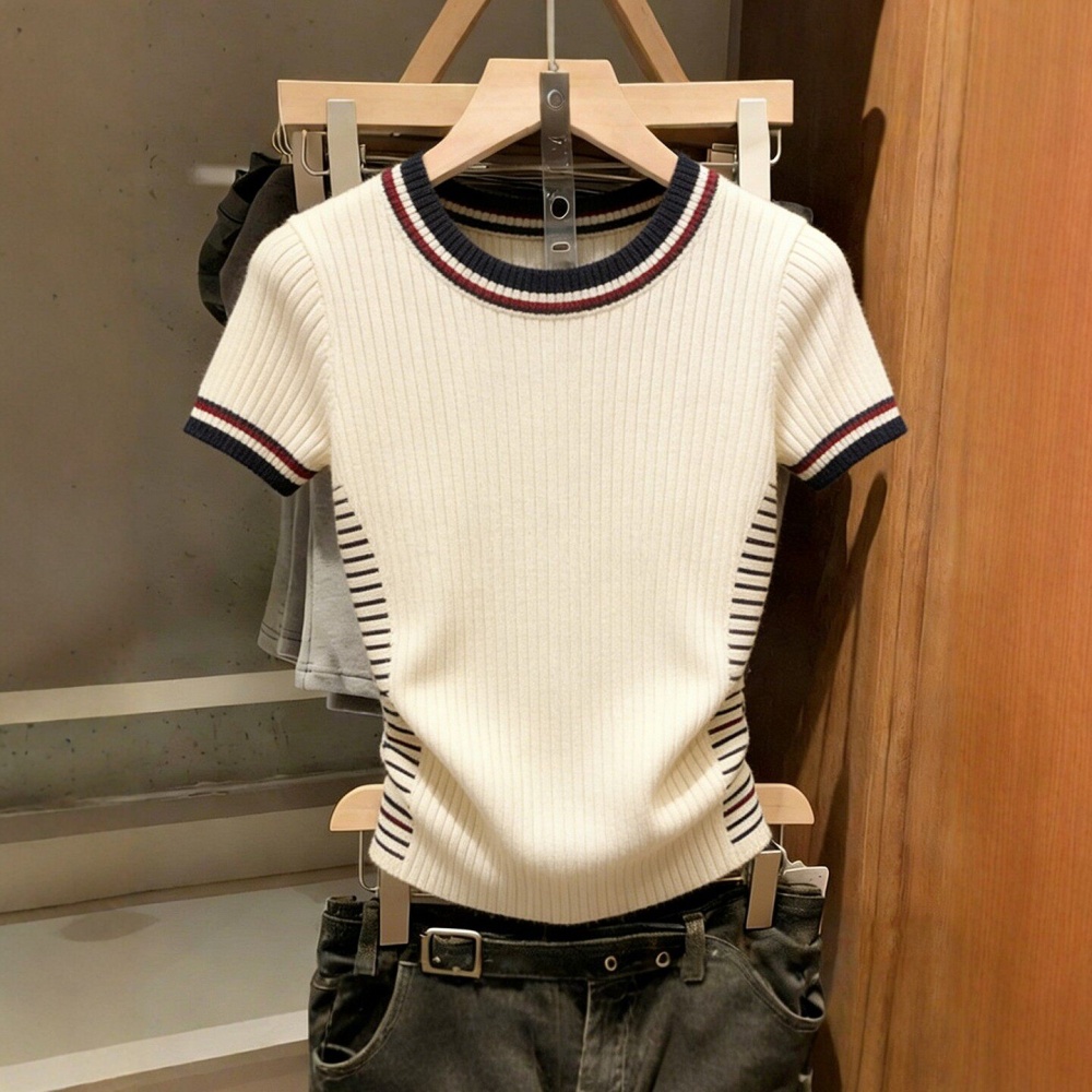Small spring and summer T-shirt fold tops for women