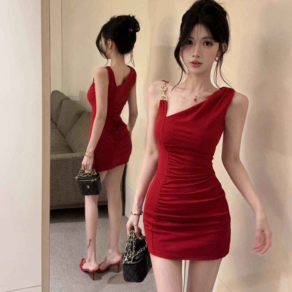 Sloping shoulder package hip T-back chain dress