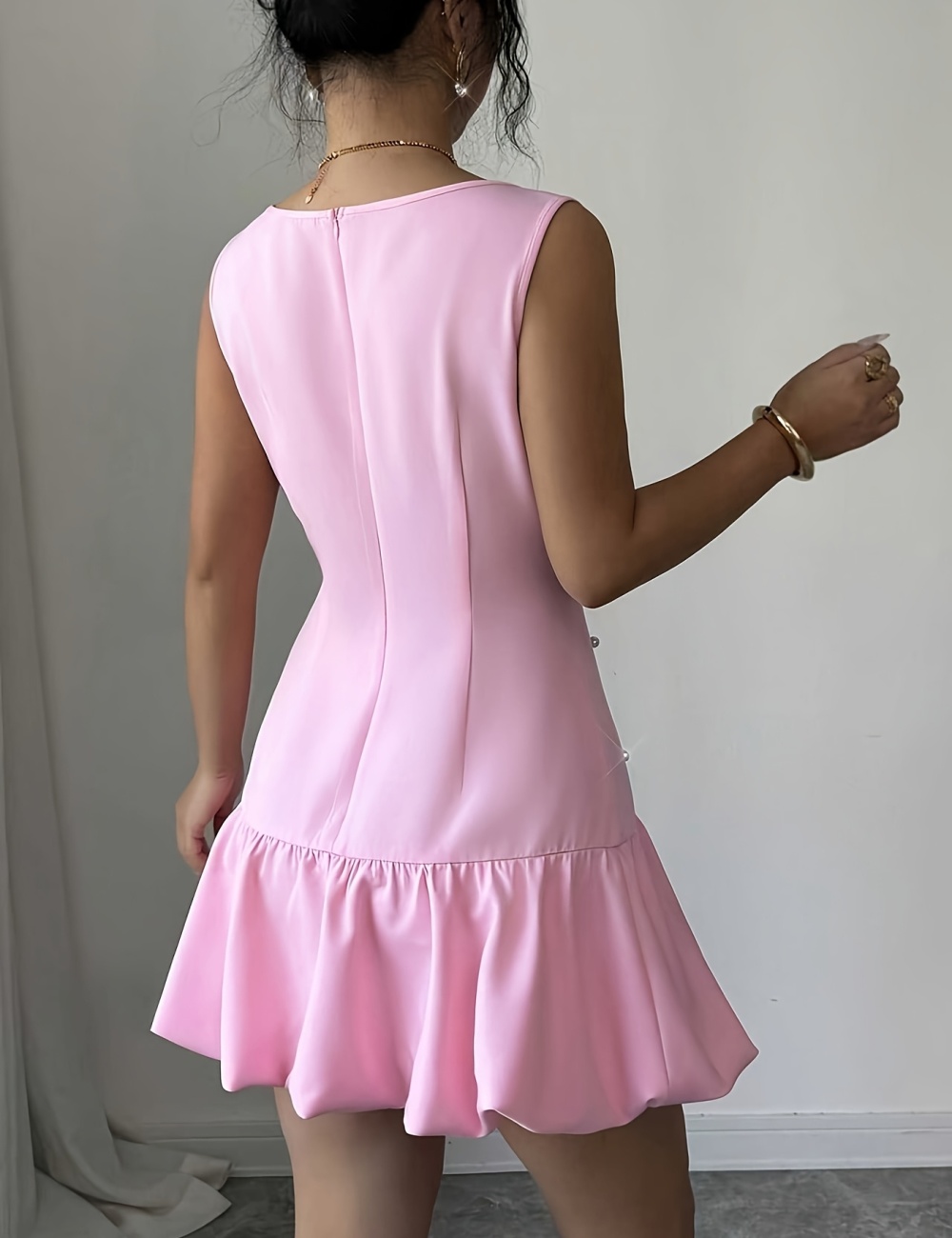 Sleeveless spring and summer round neck dress for women
