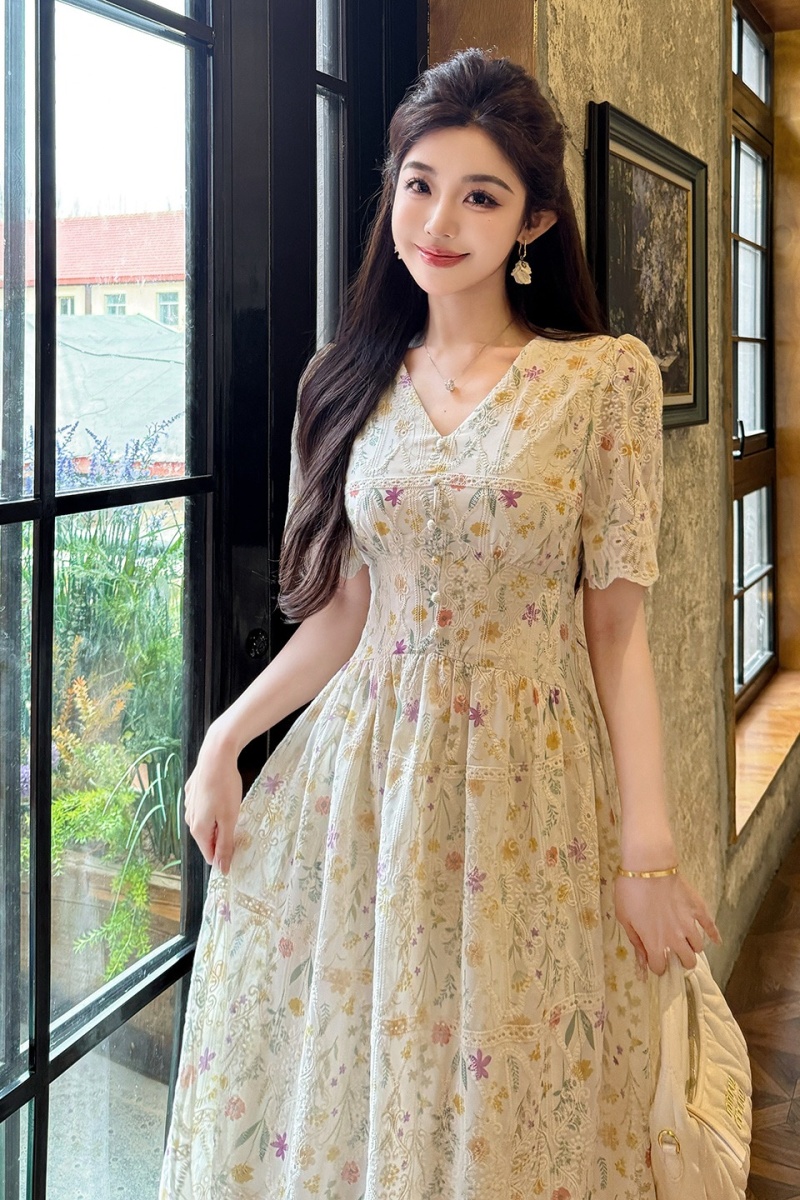 V-neck France style embroidery pinched waist dress