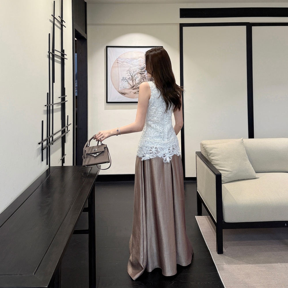 Stereoscopic hollow skirt sleeveless elegant tops a set