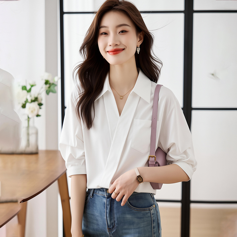 Small fellow white tops V-neck shirt for women