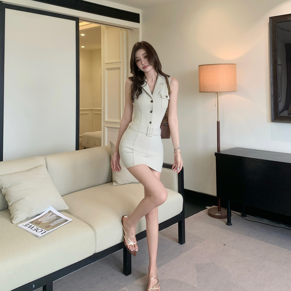 Sleeveless pinched waist T-back khaki dress