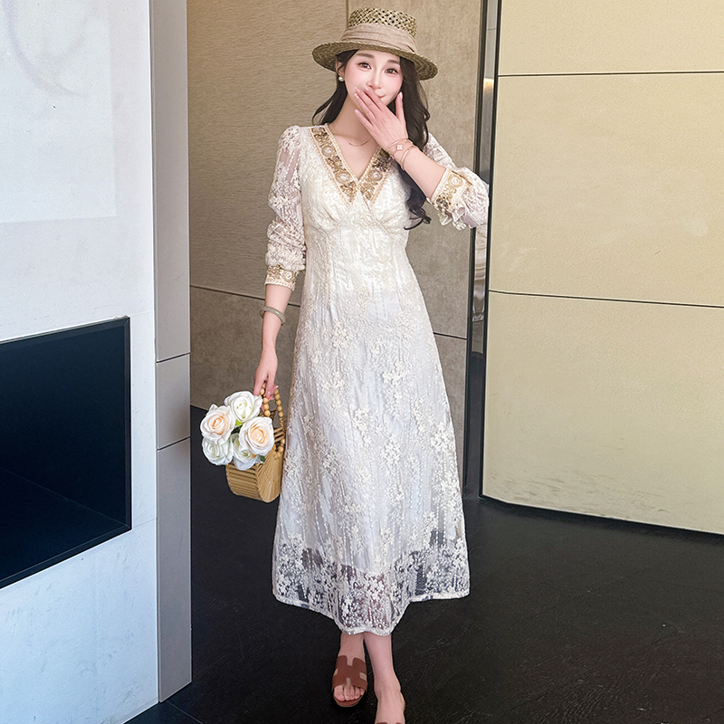 Sweet spring and summer temperament embroidery dress