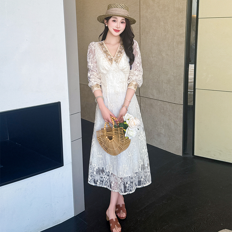 Sweet spring and summer temperament embroidery dress