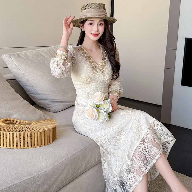 Sweet spring and summer temperament embroidery dress