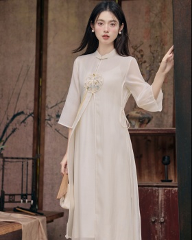 Elegant Chinese style cheongsam embroidery dress