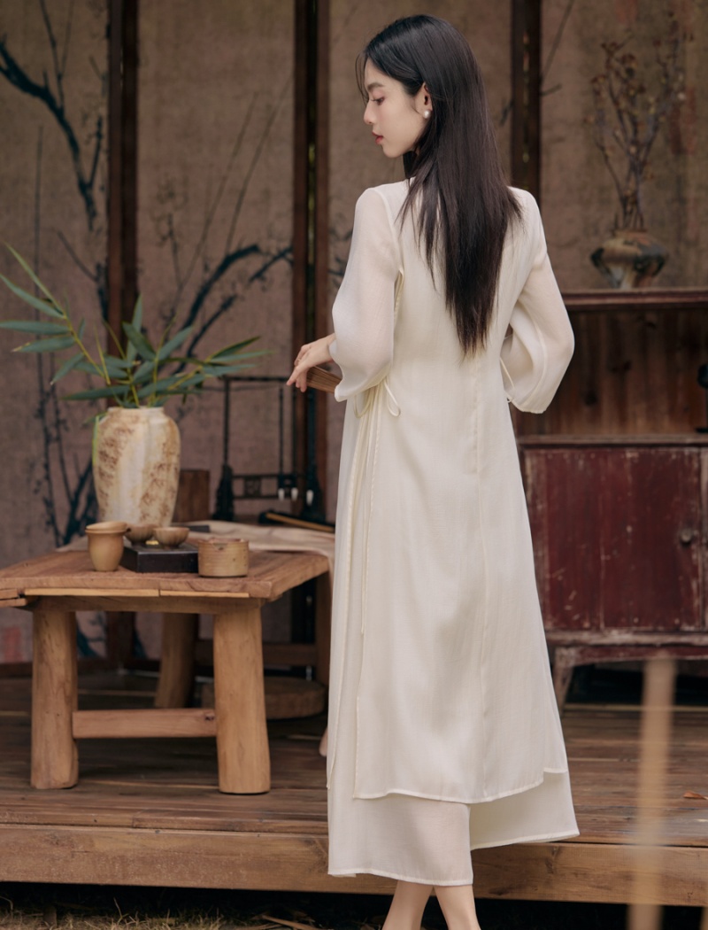 Elegant Chinese style cheongsam embroidery dress