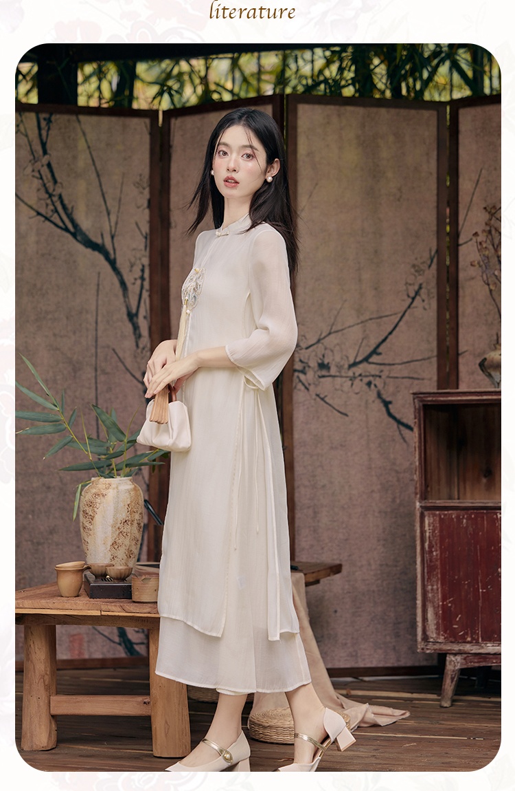 Elegant Chinese style cheongsam embroidery dress
