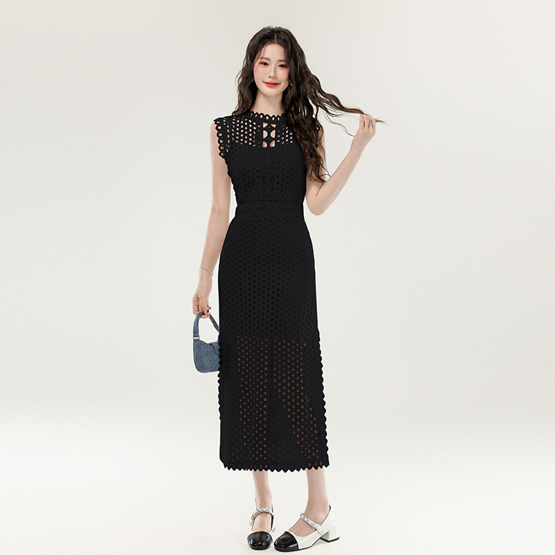 Fashion hollow slit sleeveless round neck dress