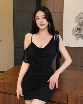 Sloping shoulder enticement dress fold shoulder T-back