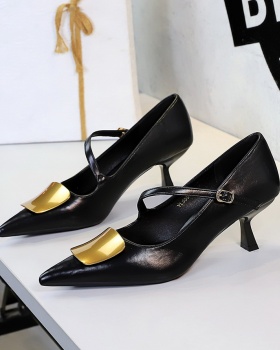 Fashion metal decoration low cingulate retro shoes