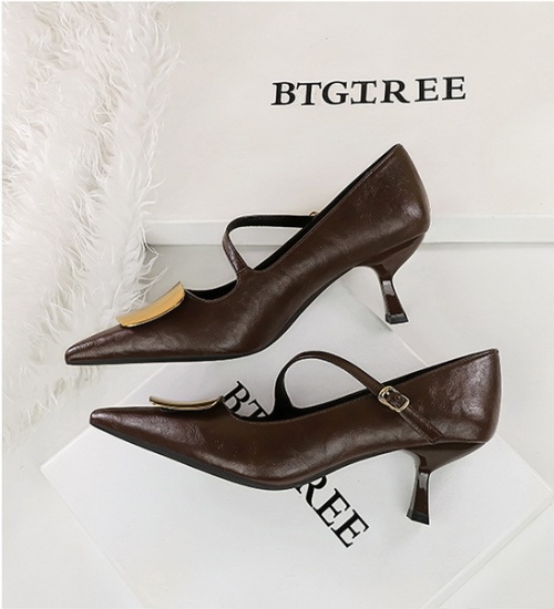 Fashion metal decoration low cingulate retro shoes