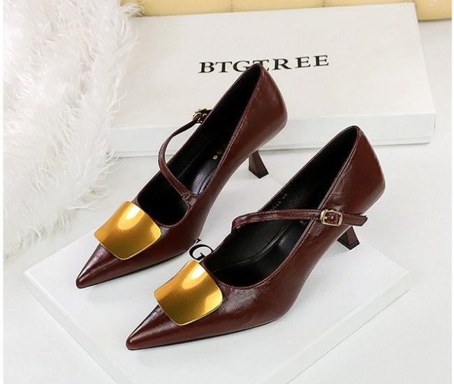 Fashion metal decoration low cingulate retro shoes