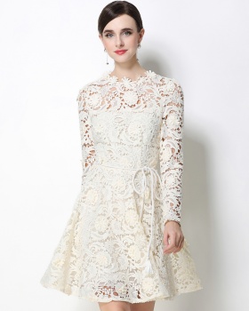 Flowers lace round neck pinched waist hollow lady dress