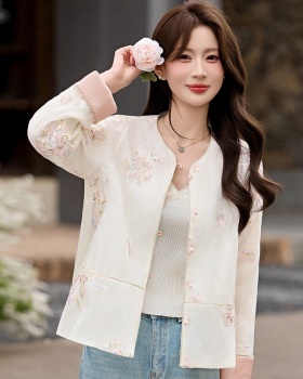 Temperament embroidery spring show young coat
