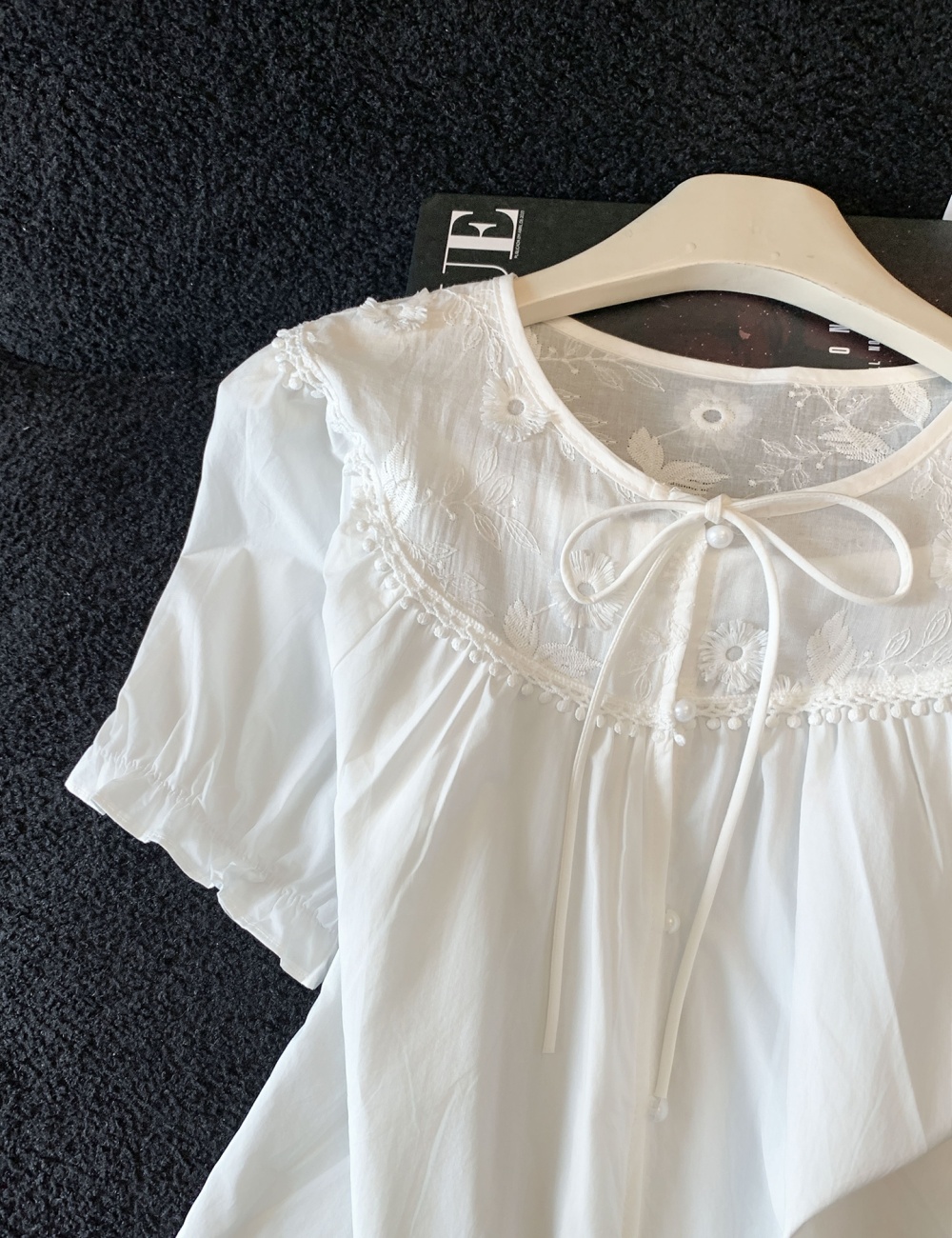 Sweet white tops show young summer shirt for women