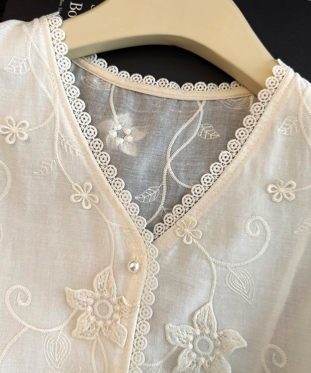 All-match embroidered shirt splice V-neck small shirt