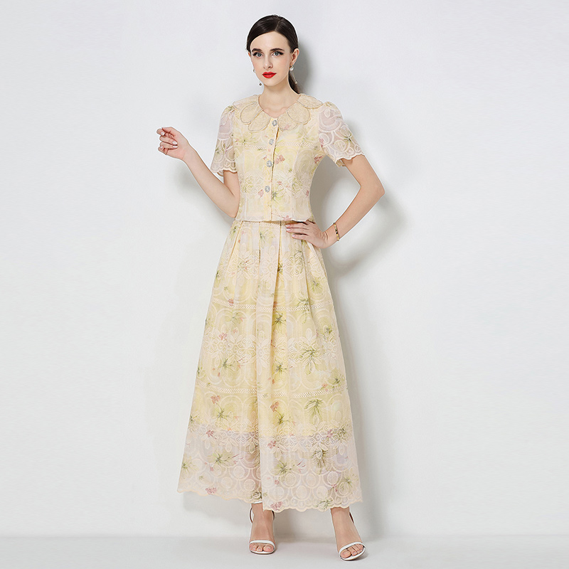 Fashion slim embroidery petal collar skirt a set