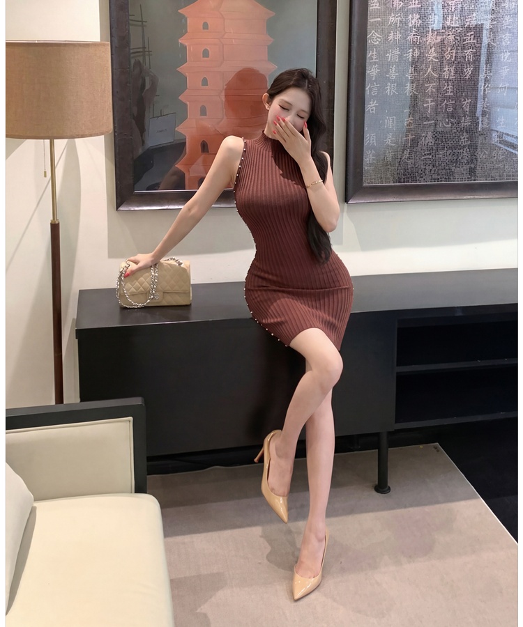 Slim knitted T-back half high collar beading dress for women