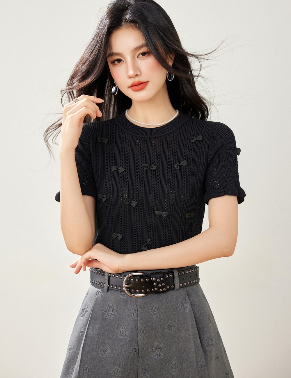 Round neck hollow sweet slim stereoscopic show young sweater