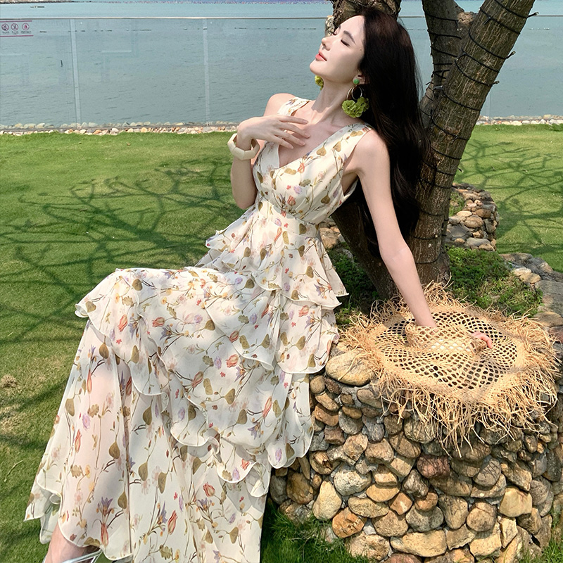 Cake vacation slim sling special V-neck dress for women