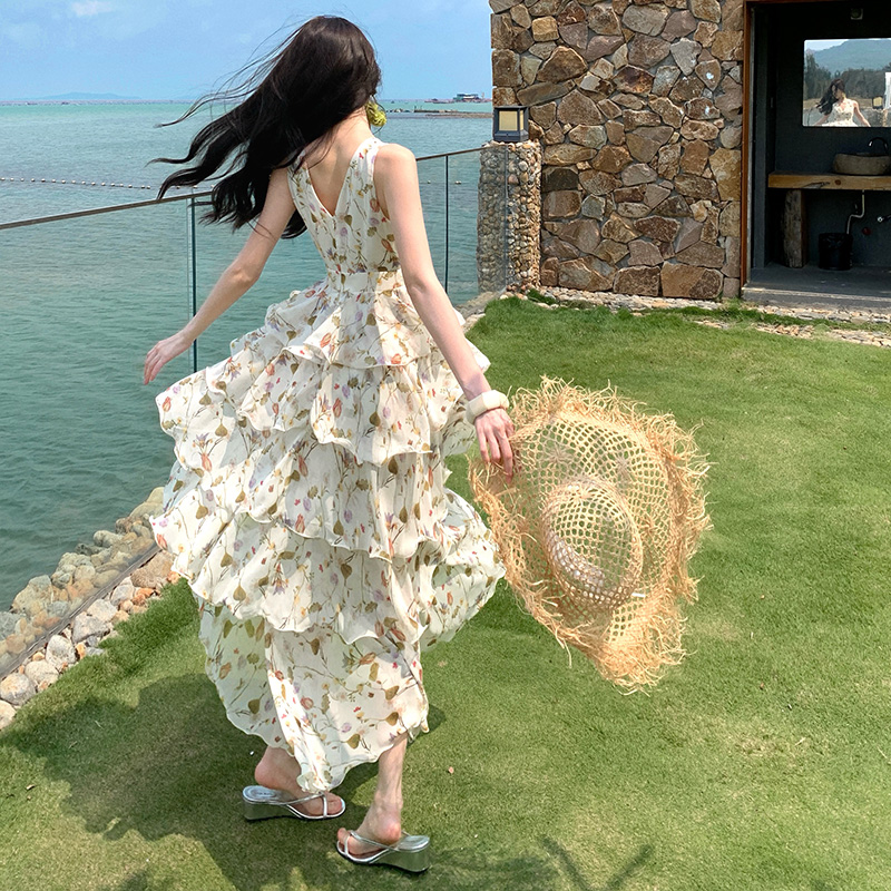 Cake vacation slim sling special V-neck dress for women