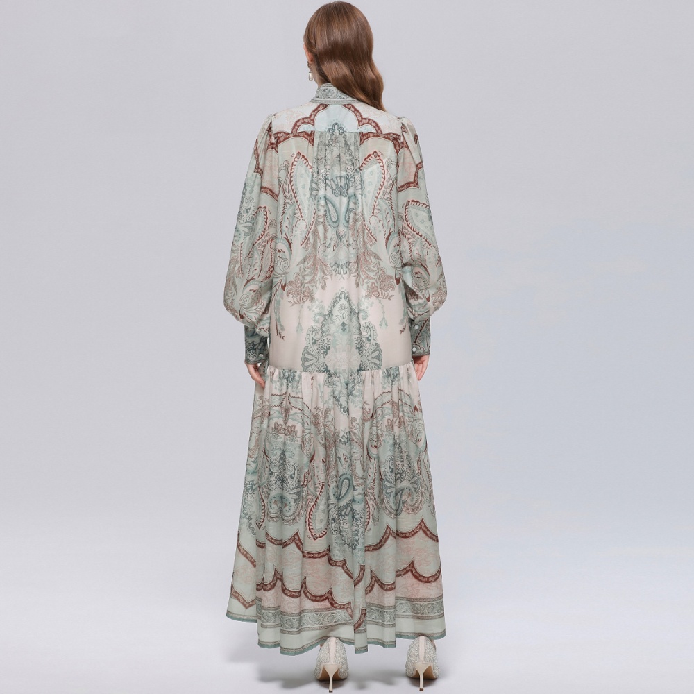 Pinched waist cstand collar niche dress