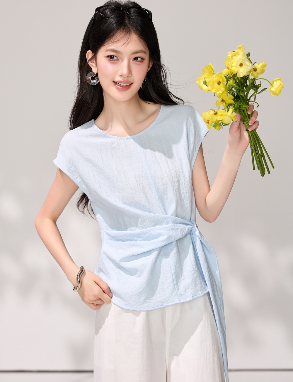 Pinched waist niche shirt light-blue tops for women